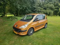 Oranje Gebruikt 2007 Peugeot 1007 Hatchback | € 2.690
