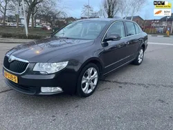 Bruin Gebruikt 2010 Skoda Superb Comfort Hatchback | € 6.395 (Eerlijke prijs)
