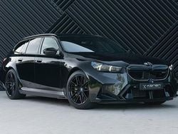 Zwart Nieuw 2025 BMW M5 Comfort Edition Stationwagen | € 153.900 (Super prijs)