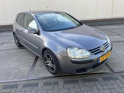 Grijs Gebruikt 2006 VW Golf V Trendline Hatchback | € 1.799 (Eerlijke prijs)
