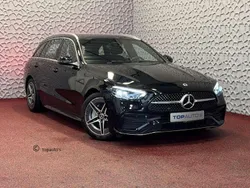 Zwart, metallic lak Gebruikt 2024 Mercedes C220 AMG line Stationwagen | € 55.940 (Iets duurder)