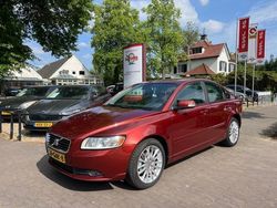 Rood, metallic lak Gebruikt 2008 Volvo S40 Momentum Sedan | € 3.750 (Iets duurder)