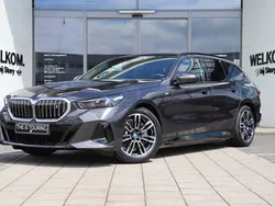 Grijs, metallic lak Nieuw 2024 BMW i5 M Sport Sedan | € 82.100 (Super prijs)