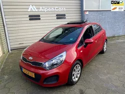 Rood Gebruikt 2014 Kia Rio 2 Hatchback | € 5.250 (Eerlijke prijs)