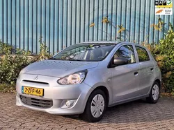 Grijs, metallic lak Gebruikt 2014 Mitsubishi Space Star Inform Hatchback | € 3.350 (Eerlijke prijs)