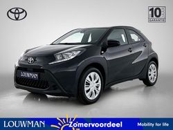 Zwart, metallic lak Nieuw 2025 Toyota Aygo Play Hatchback | € 20.345 (Goede deal)