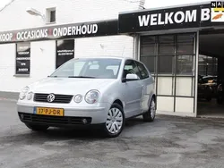 Grijs, metallic lak Gebruikt 2004 VW Polo Hatchback | € 1.450 (Eerlijke prijs)