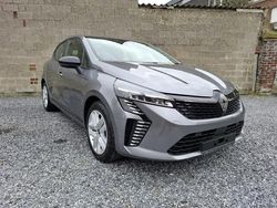 Grijs Gebruikt 2024 Renault Clio V Hatchback | € 17.850 (Eerlijke prijs)