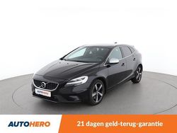 Zwart (metallic) Gebruikt 2020 Volvo V40 R-Design Hatchback | € 20.049 (Super prijs)