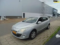 Grijs, metallic lak Gebruikt 2010 Renault Mégane GrandTour Expression Stationwagen | € 3.250 (Eerlijke prijs)