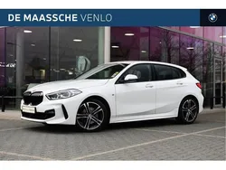 Wit Gebruikt 2022 BMW 118 Executive Hatchback | € 26.750 (Eerlijke prijs)