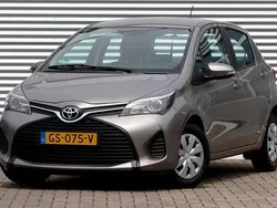 Bruin Gebruikt 2015 Toyota Yaris Hatchback | € 10.995 (Eerlijke prijs)