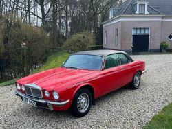 Rood Gebruikt 1977 Daimler Sovereign Coupé | € 14.950