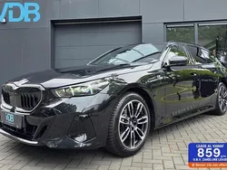 Zwart Gebruikt 2024 BMW 520 Basis Stationwagen | € 64.900
