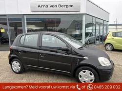 Zwart, metallic lak Gebruikt 2005 Toyota Yaris Hatchback | € 3.499 (Iets duurder)