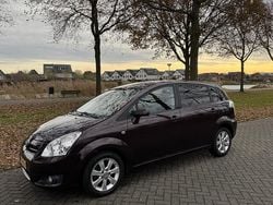 Rood Gebruikt 2009 Toyota Verso Luna MPV | € 4.995 (Goede deal)