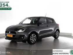 Grijs, metallic lak Gebruikt 2023 Suzuki Swift Style Hatchback | € 18.950 (Eerlijke prijs)