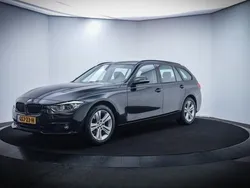 Zwart, metallic lak Gebruikt 2018 BMW 320 Executive Stationwagen | € 20.950 (Super prijs)