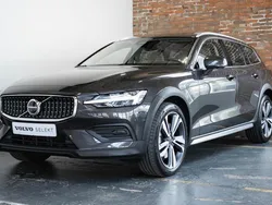 Grijs Gebruikt 2023 Volvo V60 CC Plus Stationwagen | € 49.500 (Eerlijke prijs)