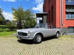 Zilver180 silbergrau Gebruikt 1966 Mercedes 230 Cabriolet | € 96.000