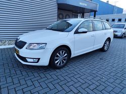 Wit Gebruikt 2013 Skoda Octavia Business Line Stationwagen | € 3.900 (Eerlijke prijs)