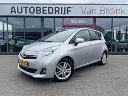 Grijs Gebruikt 2013 Toyota Verso-S MPV | € 6.850 (Goede deal)