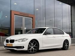 Wit Gebruikt 2017 BMW 318 Comfort Edition Sedan | € 15.900 (Eerlijke prijs)