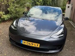 Grijs Gebruikt 2020 Tesla Model 3 RWD Sedan | € 18.900 (Goede deal)
