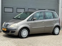 Bruin Gebruikt 2006 Lancia Musa MPV | € 2.945 (Eerlijke prijs)