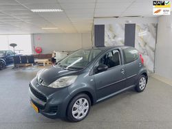 Grijs (metallic) Gebruikt 2011 Peugeot 107 Hatchback | € 3.795 (Eerlijke prijs)