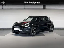 Midnight black Gebruikt 2024 Mini Cooper SE Sport Hatchback | € 51.640