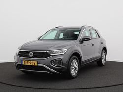 Grijs (metallic) Gebruikt 2023 VW T-Roc Business SUV | € 23.450 (Goede deal)