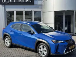 Blauw, metallic lak Gebruikt 2021 Lexus UX 250h Business Edition SUV | € 27.900 (Goede deal)