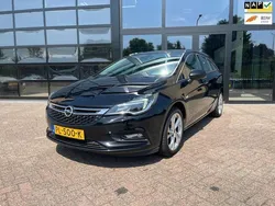 Zwart, metallic lak Gebruikt 2017 Opel Astra Innovation Stationwagen | € 8.450 (Goede deal)