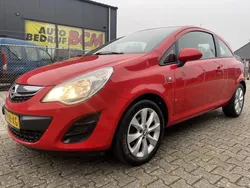 Rood Gebruikt 2013 Opel Corsa Selection Hatchback | € 2.249 (Super prijs)
