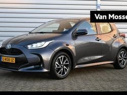 Grijs Gebruikt 2021 Toyota Yaris Hybrid Play Hatchback | € 19.995 (Goede deal)