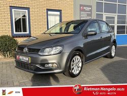 Grijs (metallic) Gebruikt 2016 VW Polo Edition Hatchback | € 8.850 (Eerlijke prijs)
