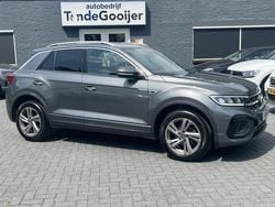 Grijs, metallic lak Gebruikt 2022 VW T-Roc R-line SUV | € 30.900 (Eerlijke prijs)