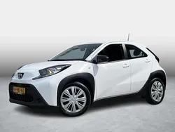 Wit Gebruikt 2022 Toyota Aygo Play Hatchback | € 17.999 (Eerlijke prijs)