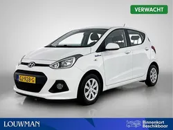 Wit Gebruikt 2015 Hyundai i10 Comfort Hatchback | € 8.335 (Eerlijke prijs)