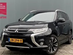 Zwart, metallic lak Gebruikt 2016 Mitsubishi Outlander Instyle SUV | € 17.899 (Duur)