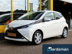Wit Gebruikt 2017 Toyota Aygo X-play Hatchback | € 8.900 (Goede deal)