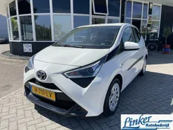 Wit Gebruikt 2020 Toyota Aygo X-play Hatchback | € 10.149 (Eerlijke prijs)