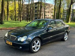 Zwart Gebruikt 2004 Mercedes C220 Avantgarde Sedan | € 1.850 (Eerlijke prijs)