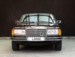 Bruin480 manganbraun metallic Gebruikt 1983 Mercedes 230 Coupé | € 44.980