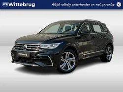 Zwart Gebruikt 2021 VW Tiguan R-line SUV | € 38.450 (Eerlijke prijs)