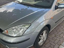 Grijs Gebruikt 2004 Ford Focus Futura Hatchback | € 1.990 (Eerlijke prijs)