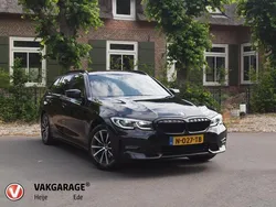 Zwart Gebruikt 2022 BMW 320 Basis Stationwagen | € 22.995 (Super prijs)