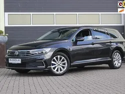 Grijs, metallic lak Gebruikt 2022 VW Passat Business Stationwagen | € 24.900 (Goede deal)