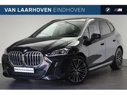 Saphirschwarz (donker zwart metallic) Gebruikt 2024 BMW 225 Active Tourer Comfort Edition MPV | € 44.950 (Eerlijke prijs)